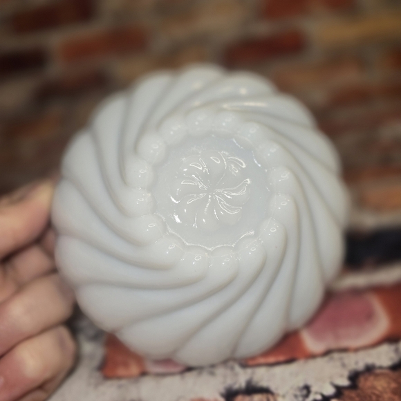 Vintage Hazel Atlas Swirl Fruit Bowls Set Of 4 - Picture 5 of 8